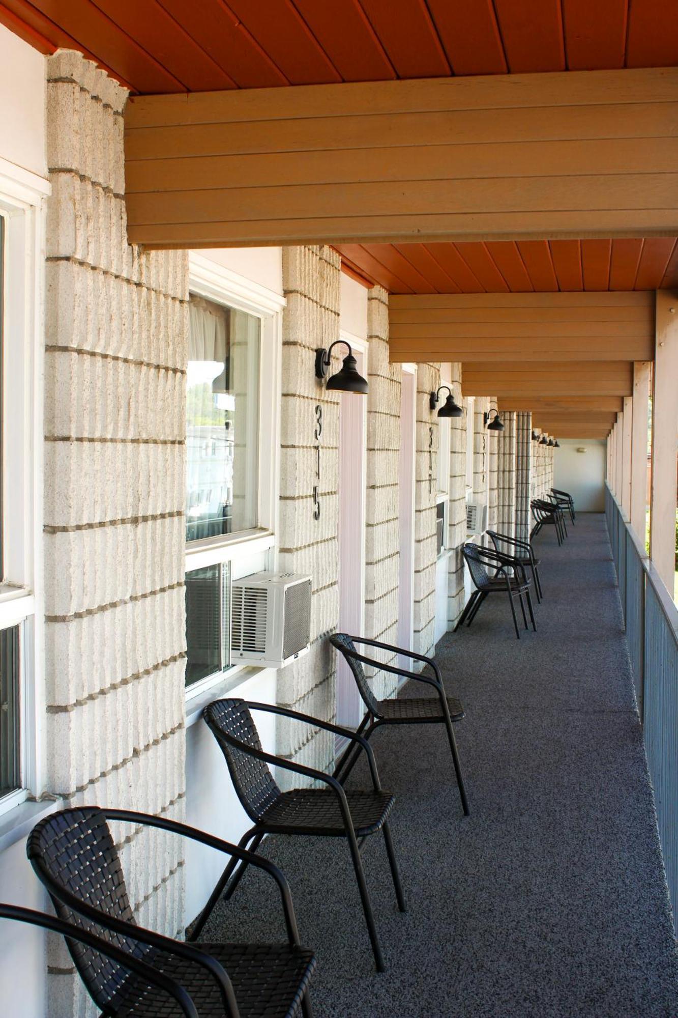 Auberge Le Parasol Chicoutimi Exterior foto