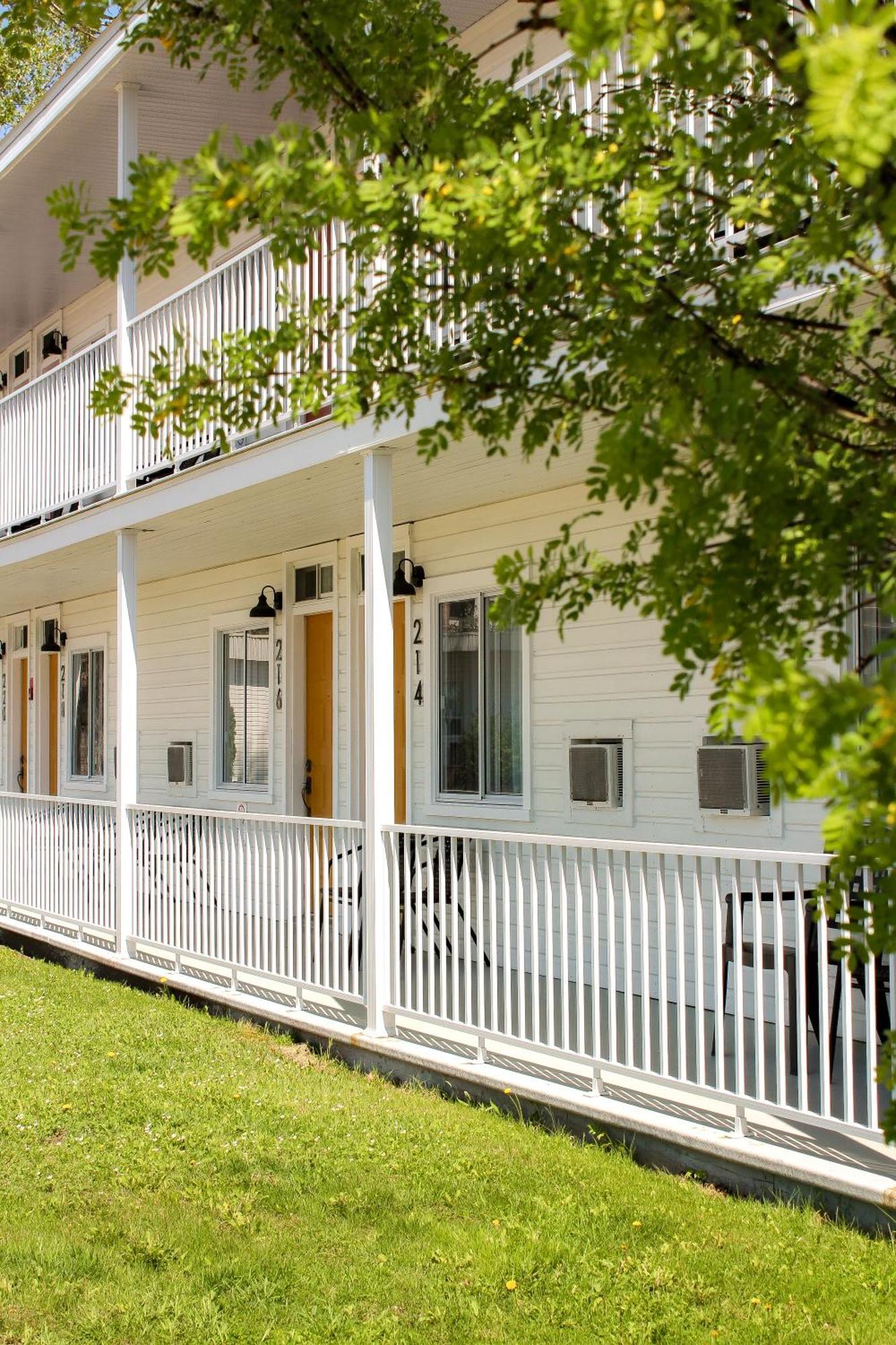 Auberge Le Parasol Chicoutimi Exterior foto