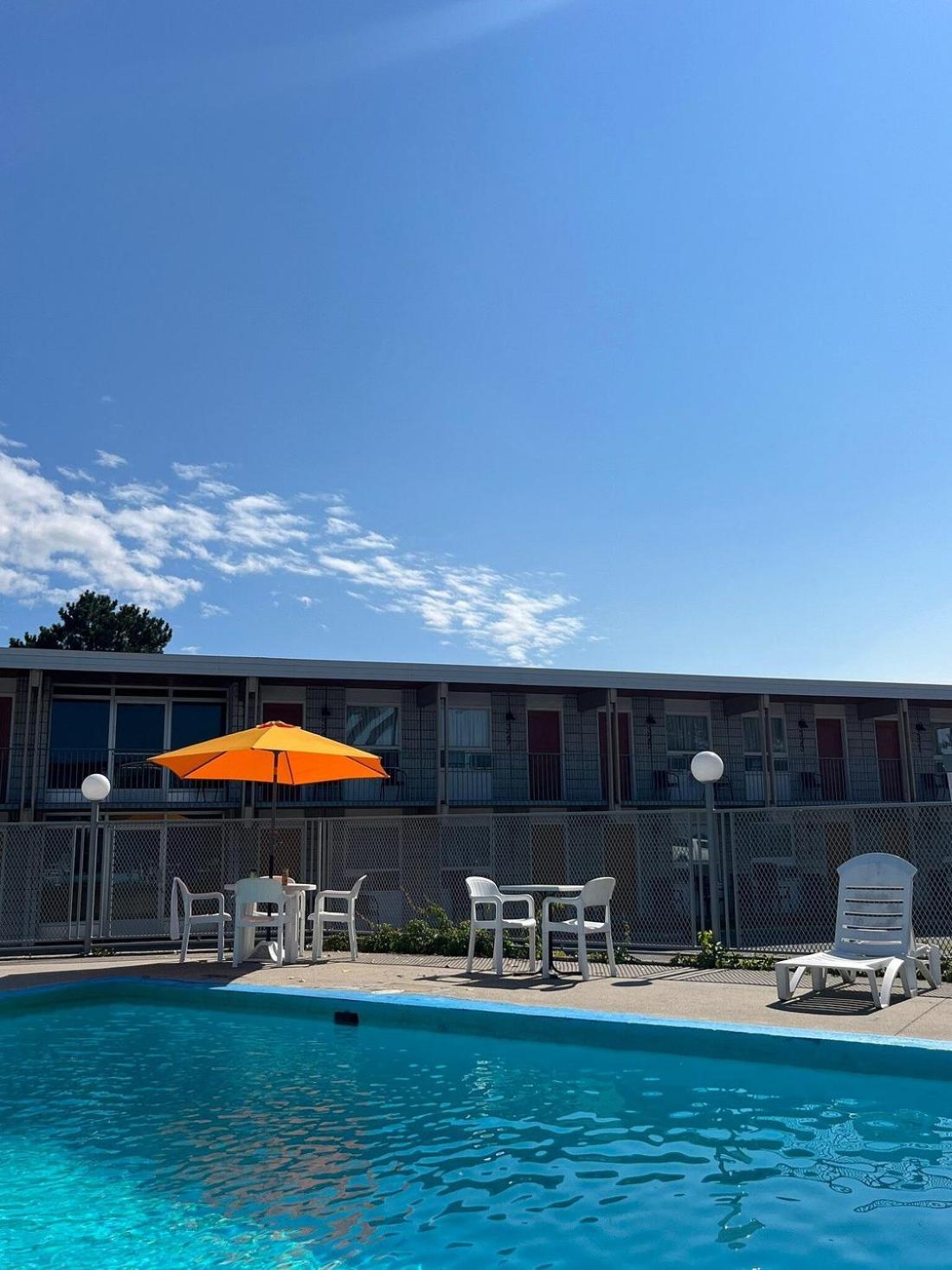Auberge Le Parasol Chicoutimi Exterior foto
